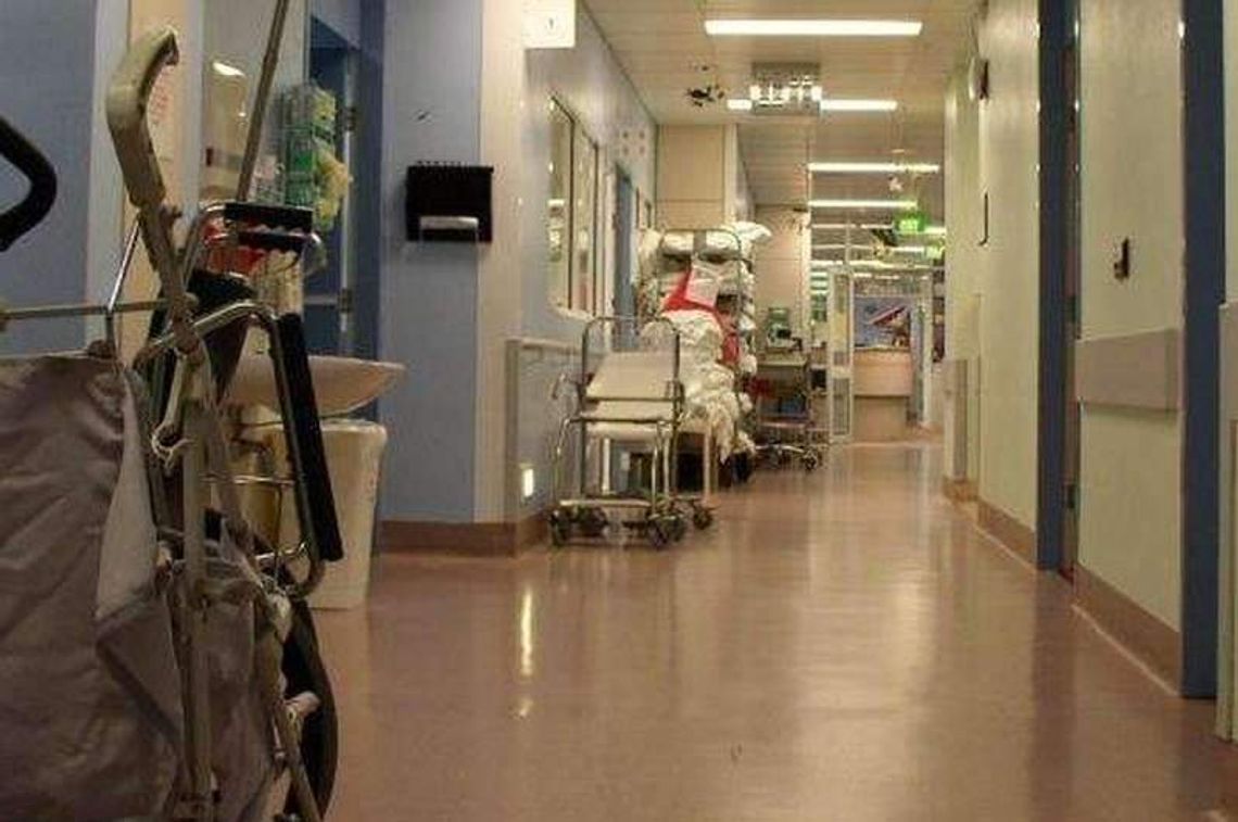 Śmierć pacjenta w szpitalu. Martwy mężczyzna znaleziony w ubikacji