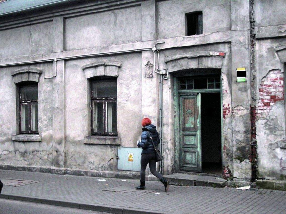 Śmierć w oparach wódki. Trzy ciała znalezione przy ulicy Chmielnej we Włocławku!