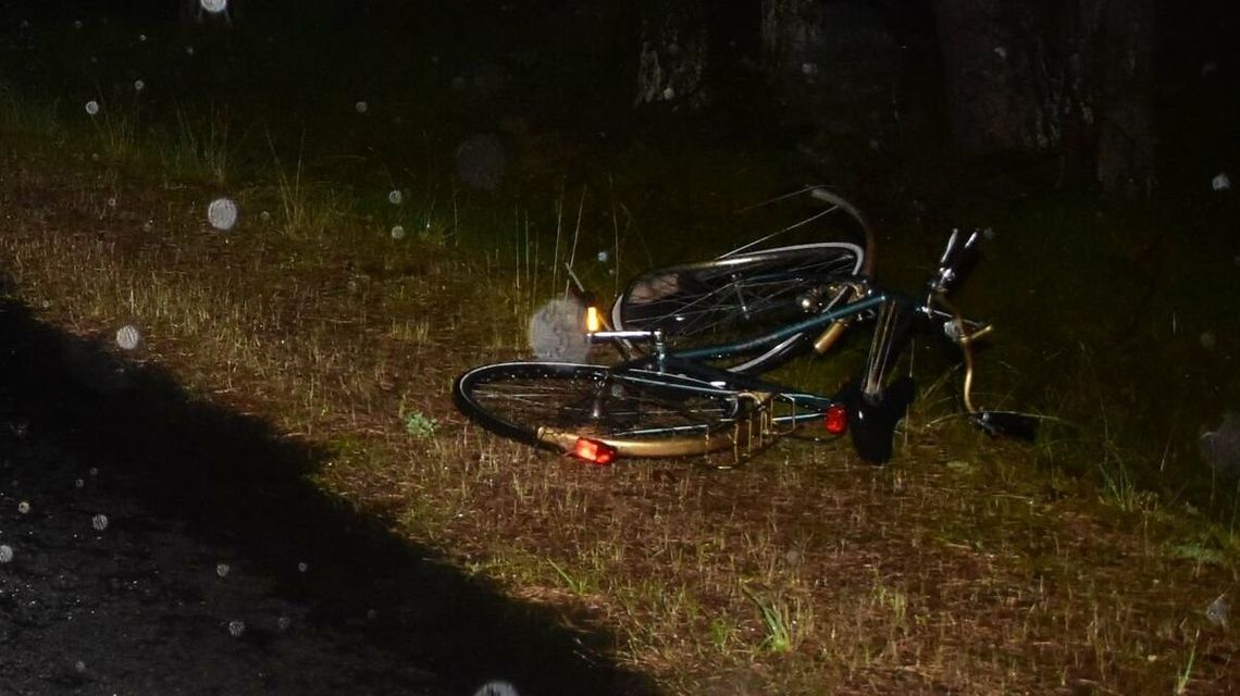 Śmiertelne potrącenie rowerzysty. Gwałtownie skręcił w lewo i wjechał pod samochód?