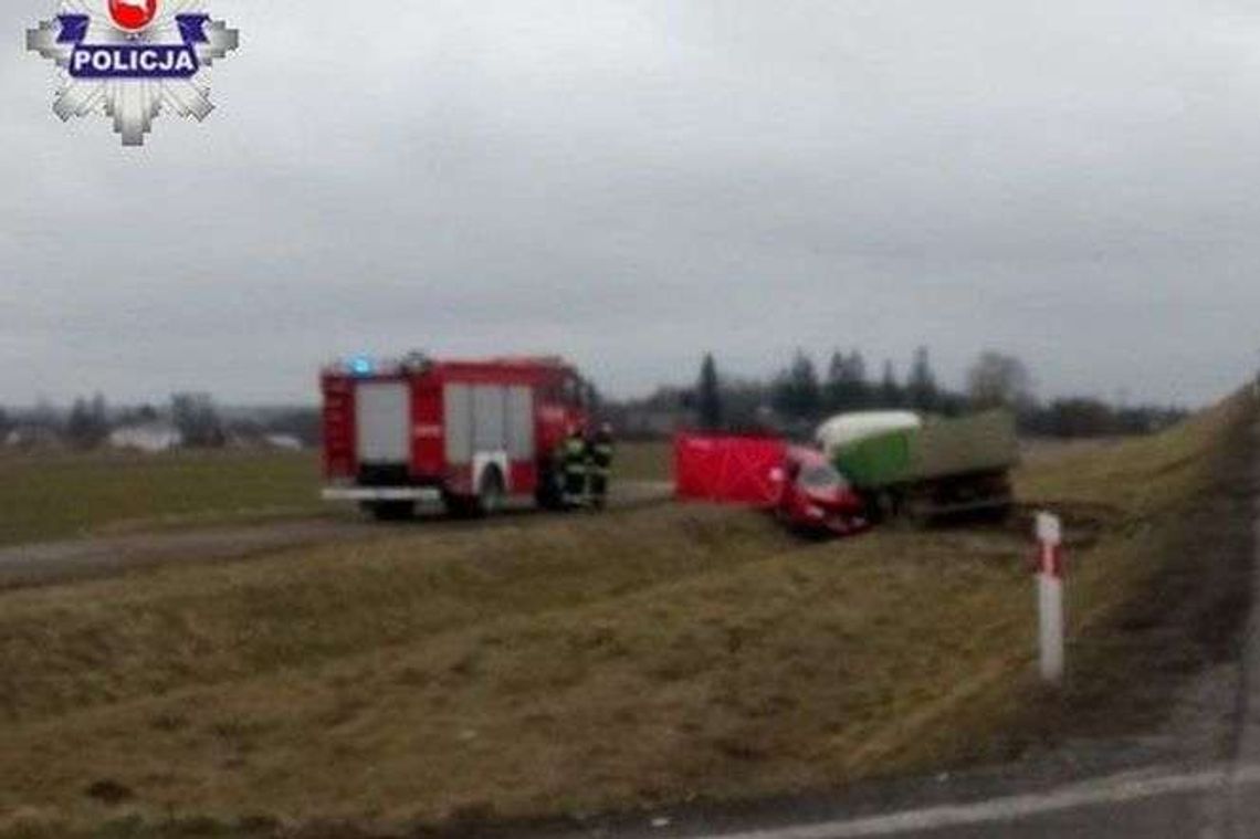 Śmiertelny wypadek na DK 19. Samochód osobowy zderzył się z ciężarówką