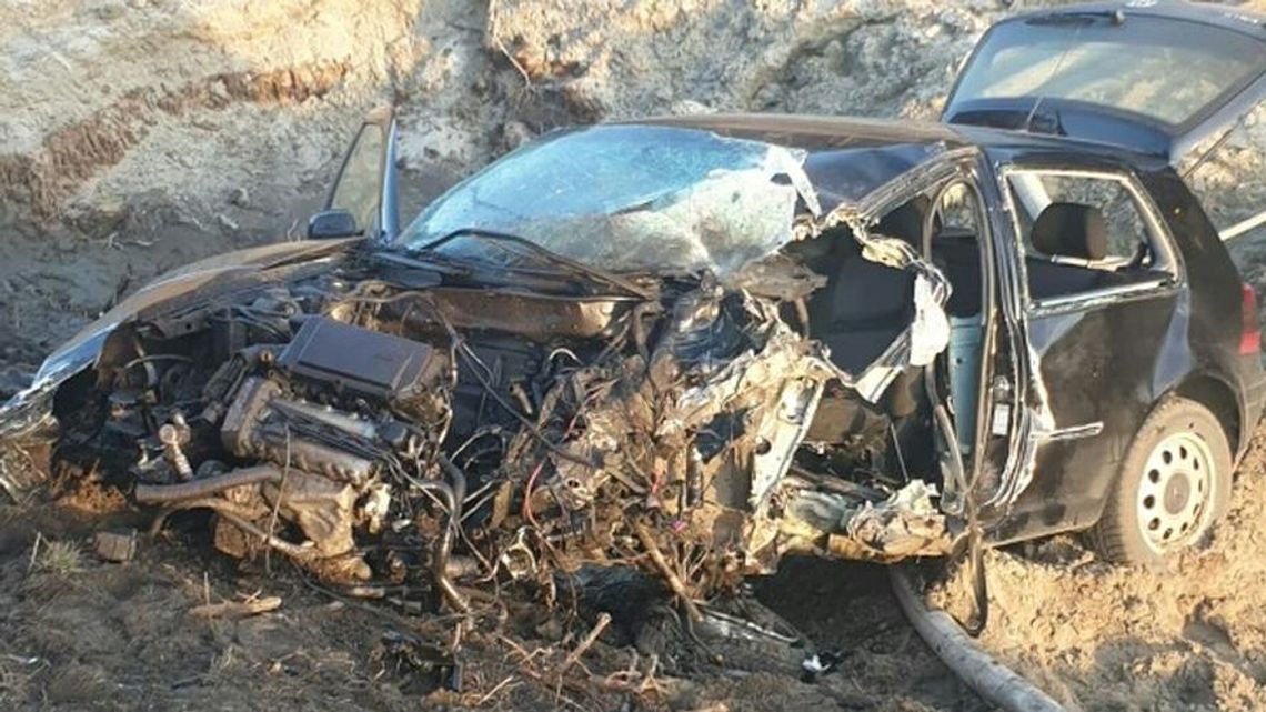 Śmiertelny wypadek na drodze krajowej w okolicy Janowa Lubelskiego. Nie żyje kierowca samochodu osobowego