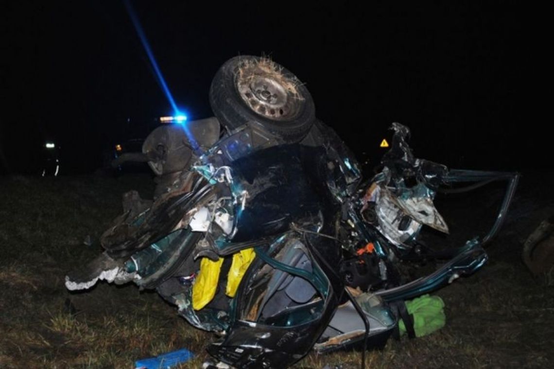 Śmiertelny wypadek w Brzeźnie. Zderzenie samochodów i autobusu (zdjęcia)
