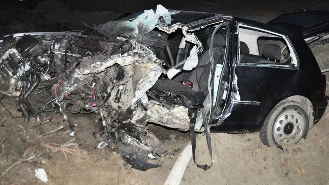 Śmiertelny wypadek w Łążku Ordynackim. Kierowca zmarł po przewiezieniu do szpitala