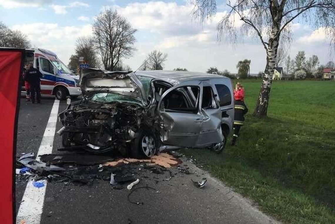 Śmiertelny wypadek w Parafiance. Zginął kierowca peugeota