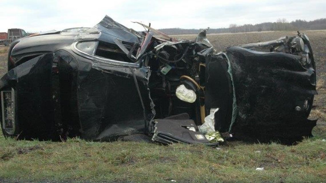 Śmiertelny wypadek w Woli Sernickiej. Nie żyje kierowca jaguara [zdjęcia]