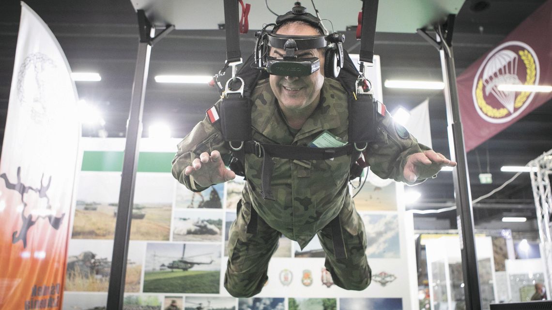 Śmigłowce, czołgi i modele. Tak wyglądają 28. targi zbrojeniowe Śmigłowce, czołgi i modele. Tak wyglądają 28. targi zbrojeniowe