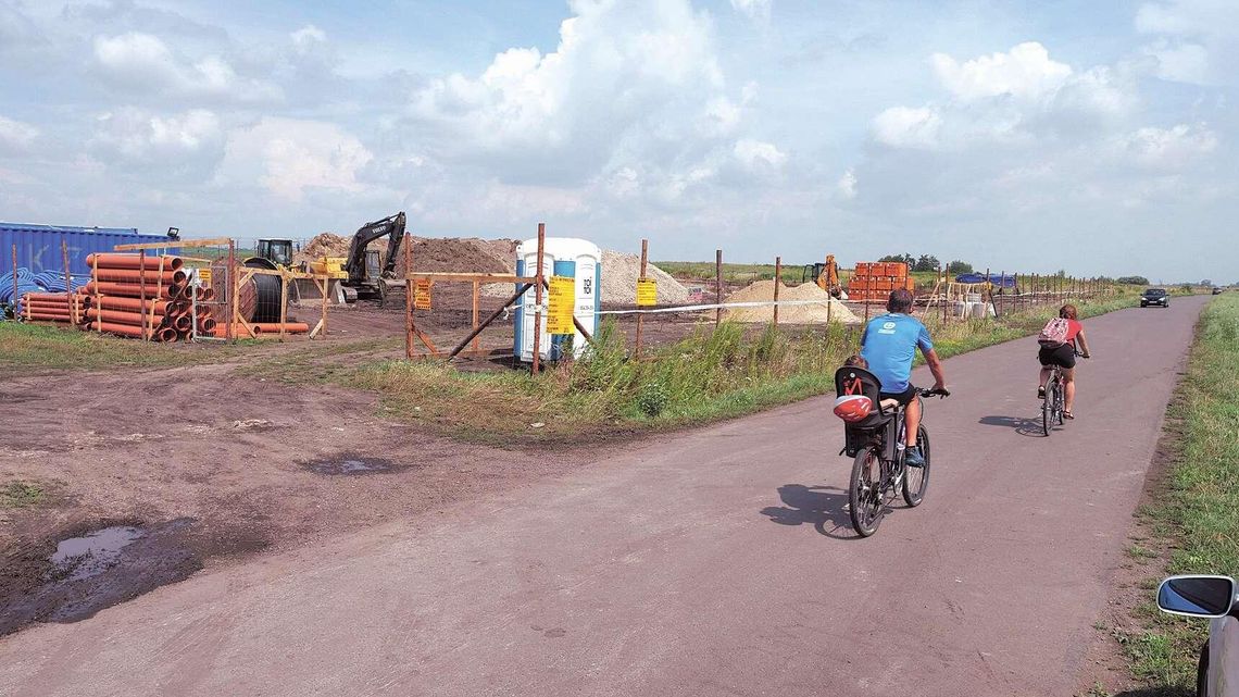 Śmigłowiec LPR zmieni bazę. Trwa budowa nowego hangaru Śmigłowiec LPR zmieni bazę. Trwa budowa nowego hangaru