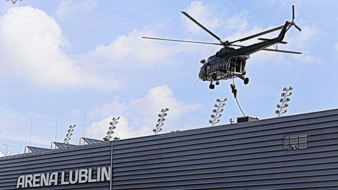Śmigłowiec nad Lublinem krążył przez kilka dni. Internauci pytali: "Co się dzieje?" Śmigłowiec nad Lublinem krążył przez kilka dni. Internauci pytali: "Co się dzieje?"