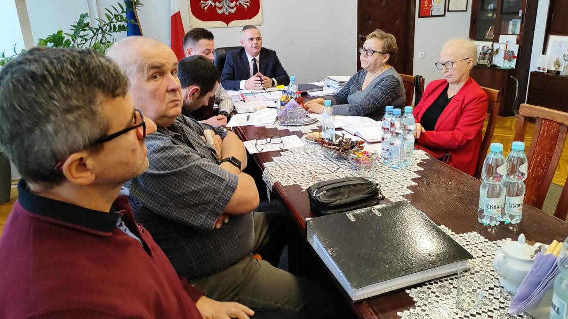 "Smród nie do wytrzymania". Ogromny zakład przetwarza padłe zwierzęta "Smród nie do wytrzymania". Ogromny zakład przetwarza padłe zwierzęta