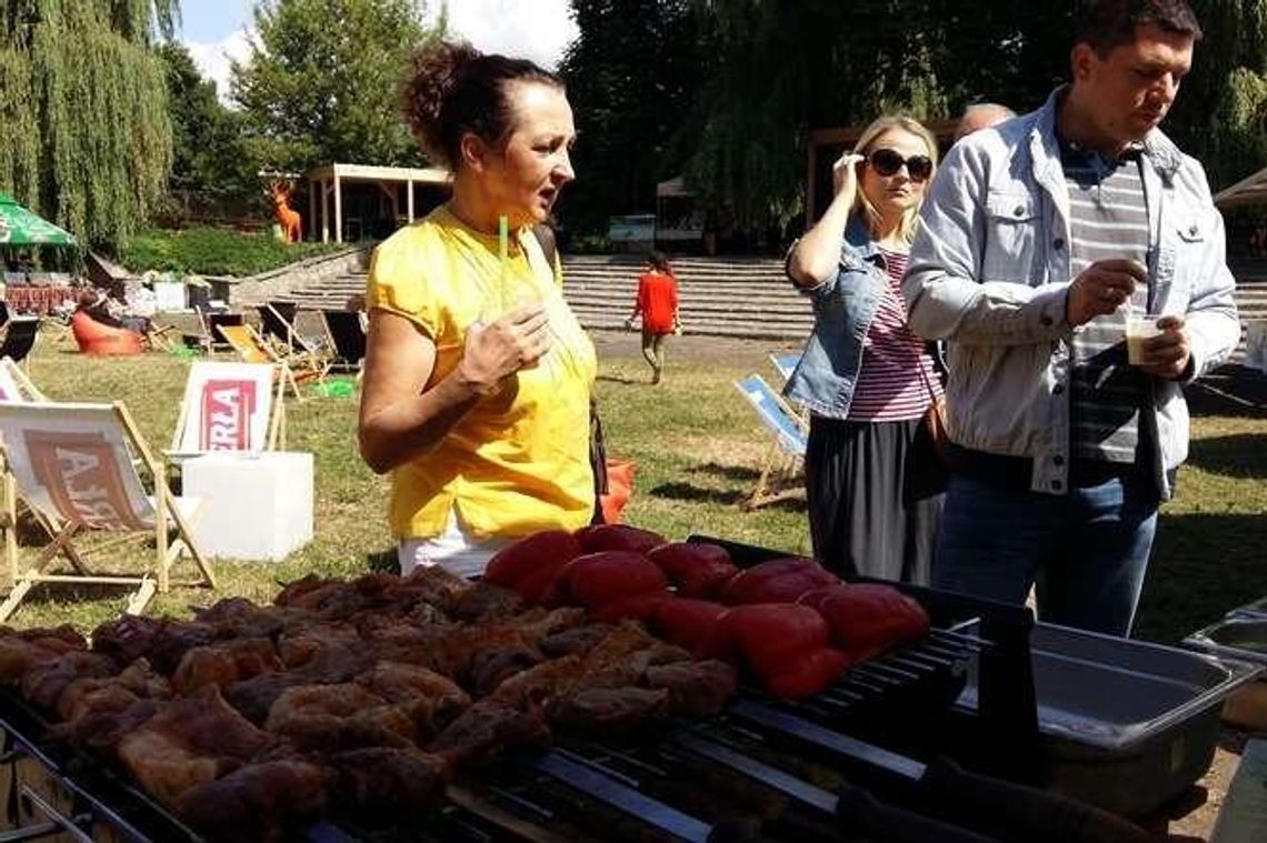 Śniadanie pod chmurką w Plenerze