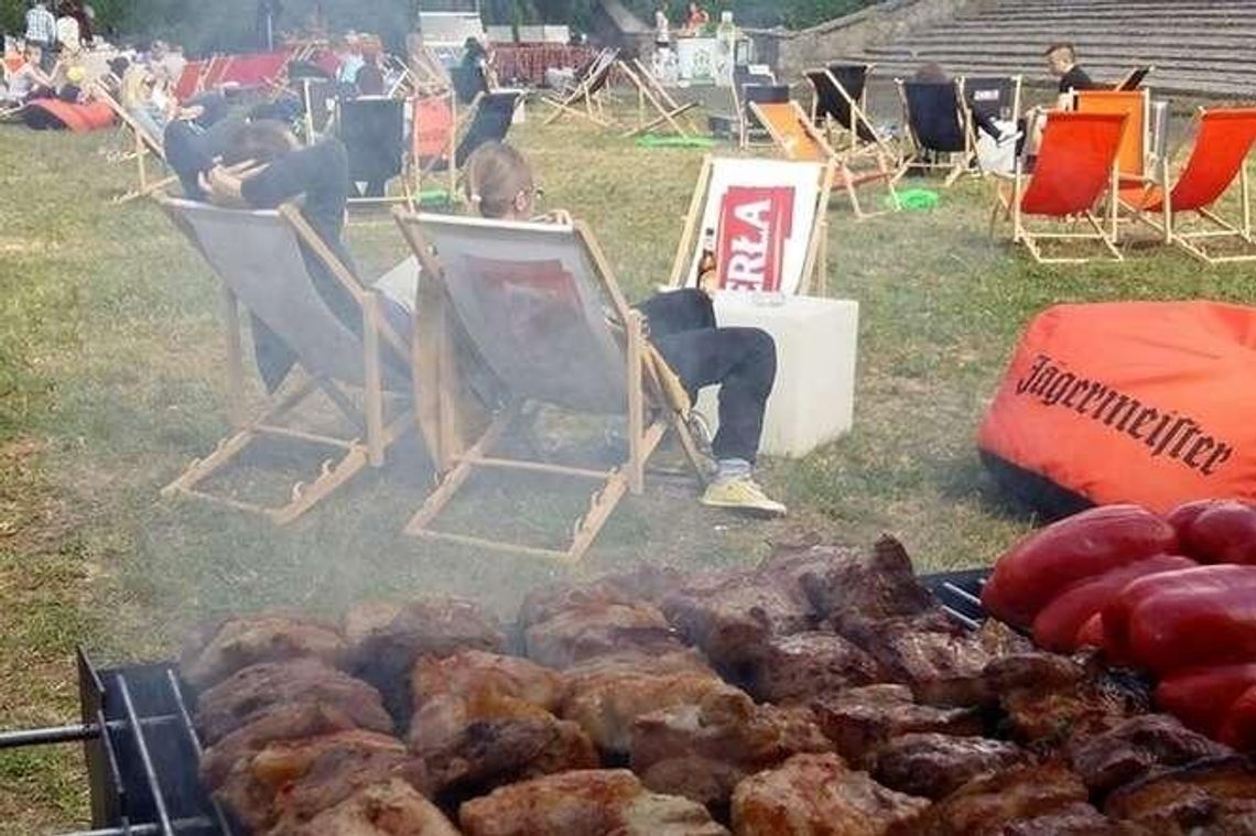 Śniadanie w Plenerze, obiad na moście, piwo na placu