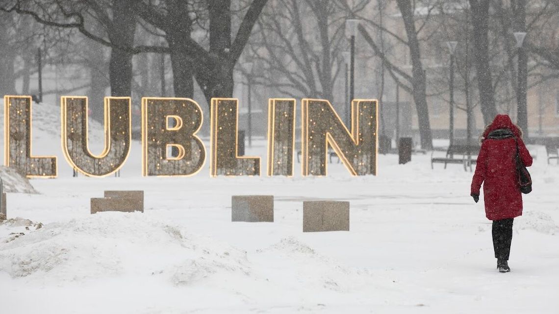 Śnieg i zaspy – taki scenariusz synoptycy kreślą na początek weekendu