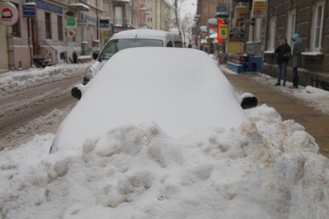 Śnieg rządzi miastem Śnieg rządzi miastem