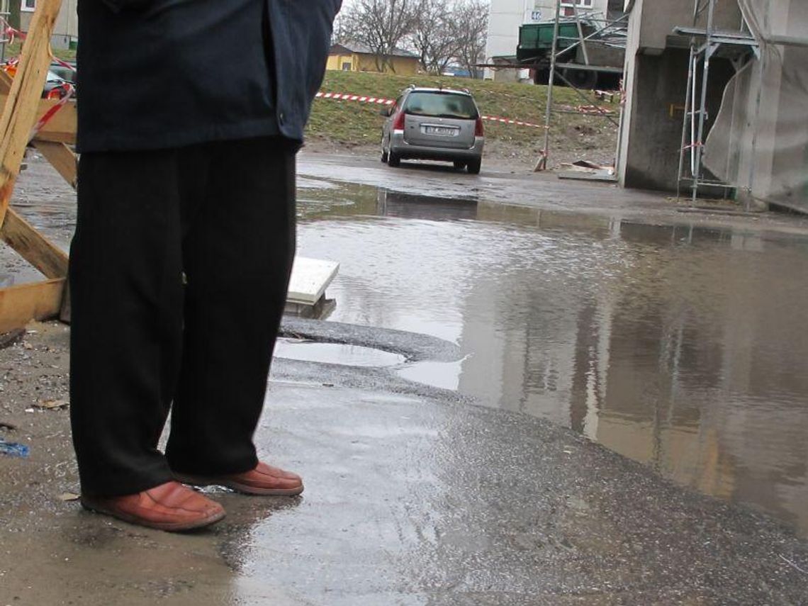 Śnieg stopniał i woda zalała os. Wyszyńskiego w Zamościu
