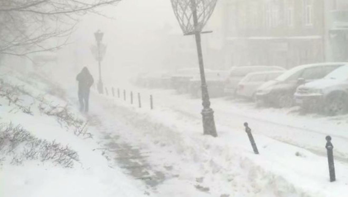 Śnieżna zadymka w Chełmie. Miasto walczy z atakiem zimy Śnieżna zadymka w Chełmie. Miasto walczy z atakiem zimy