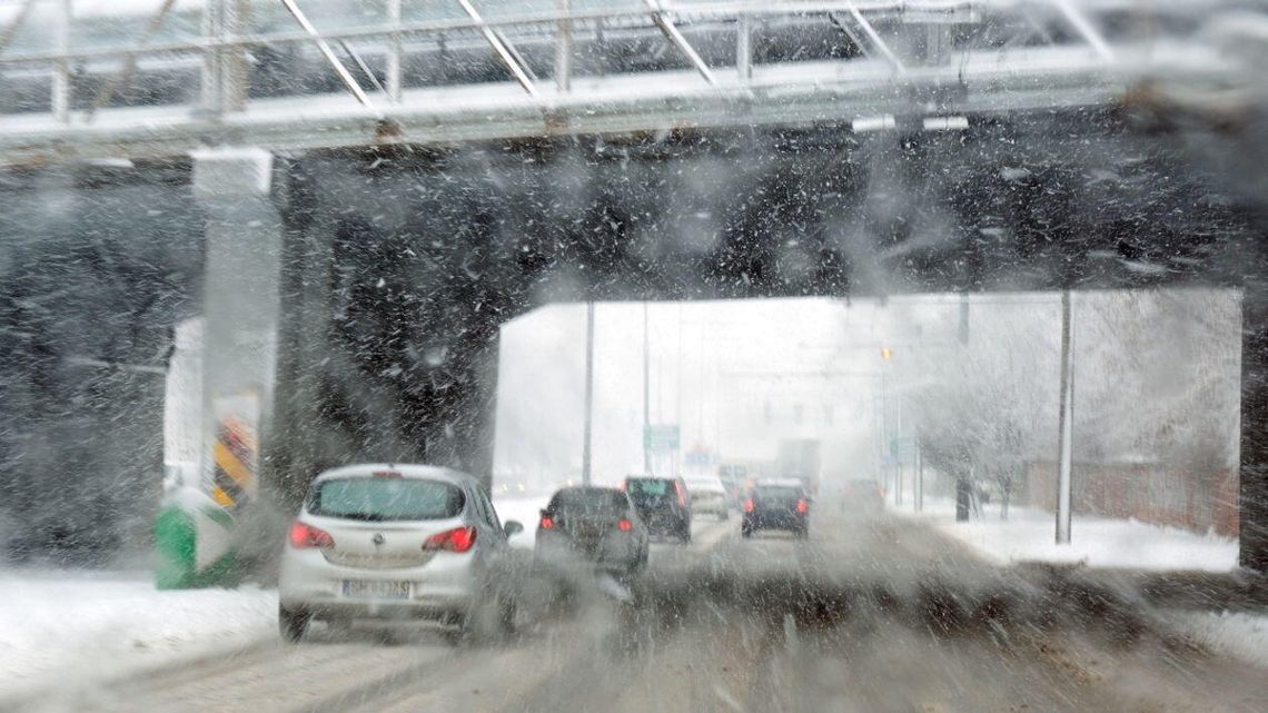 Śnieżyca w Lublinie. IMGW wydał ostrzeżenie przed oblodzeniem [zdjęcia]