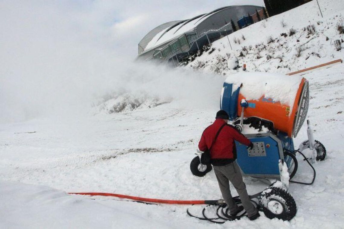 Snowpark może ruszyć po niedzieli. Trwa naśnieżanie