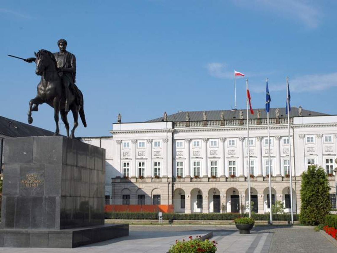 \"Solidarni 2010\" protestują przed Pałacem Prezydenckim 