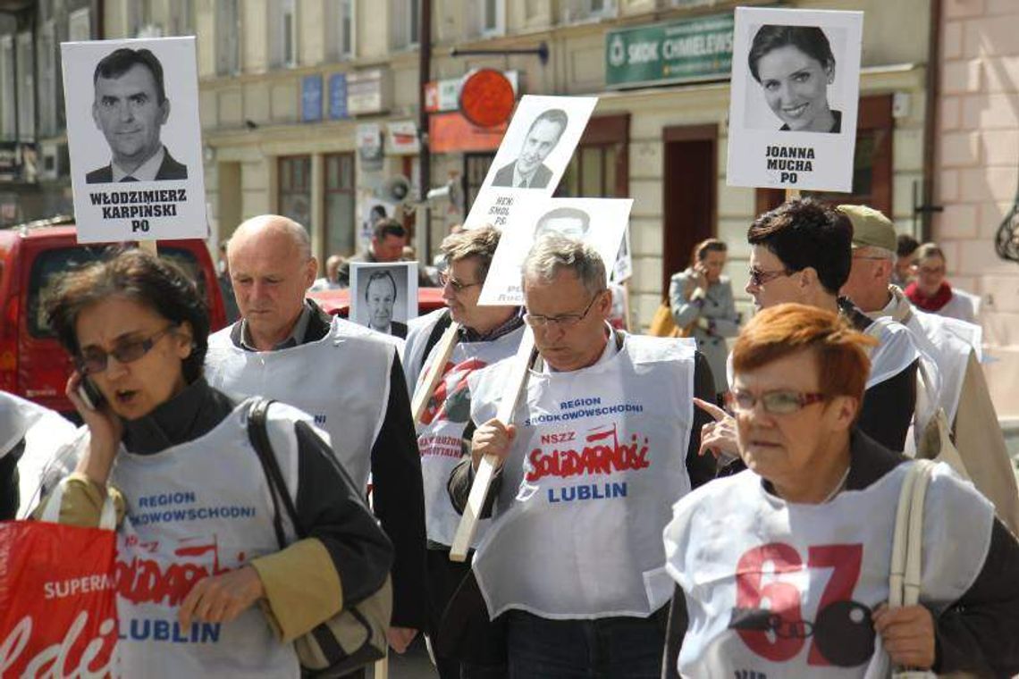\"Solidarność\" rozwiesiła \"listy gończe\" za posłami (wideo)