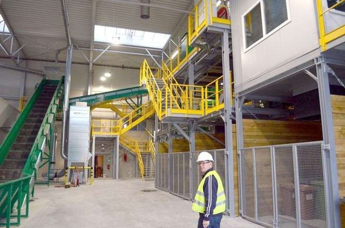 Sortownia śmieci ruszy w grudniu. Szuka ludzi do pracy