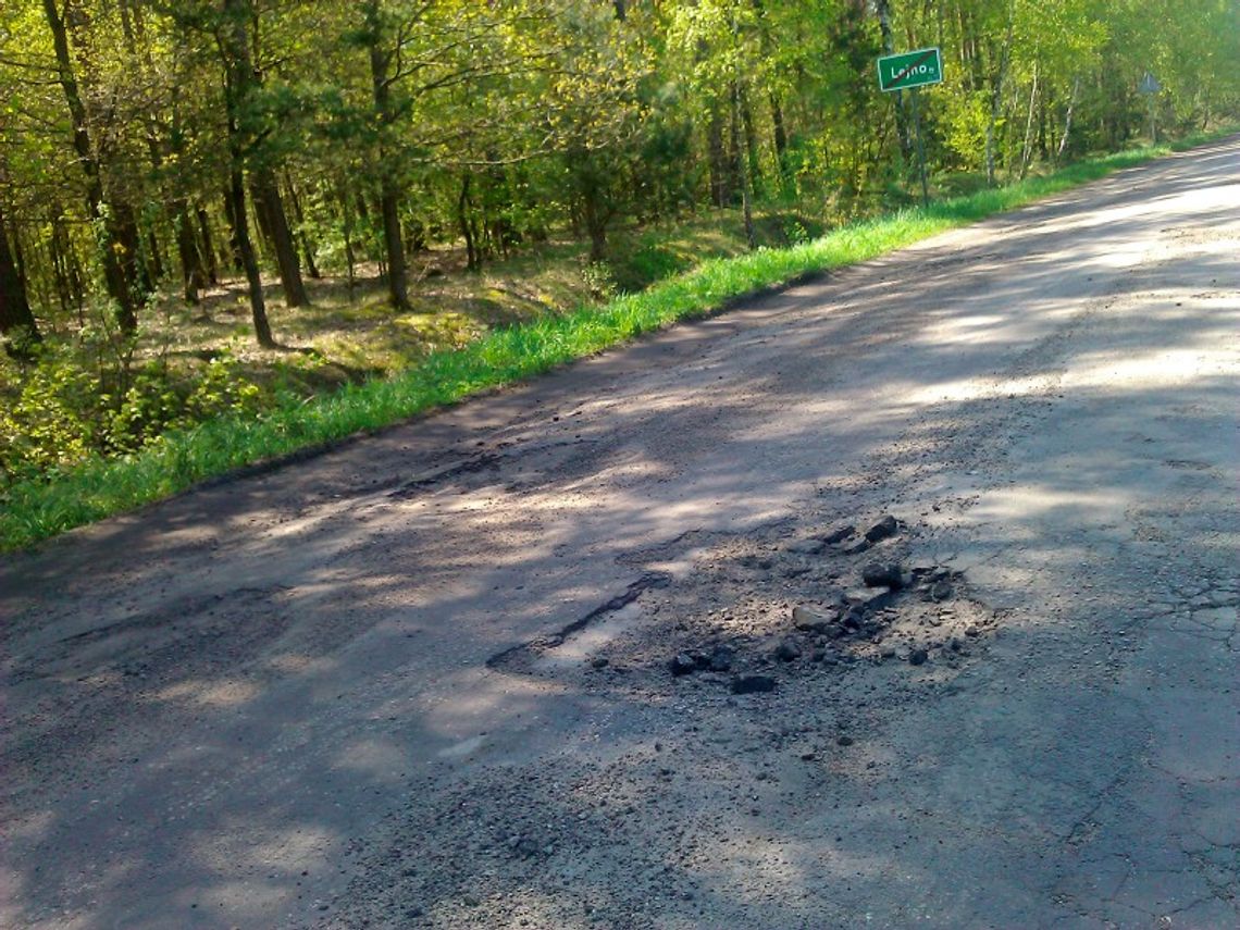 Sosnowica. Droga do łatania, latarnie do poprawki