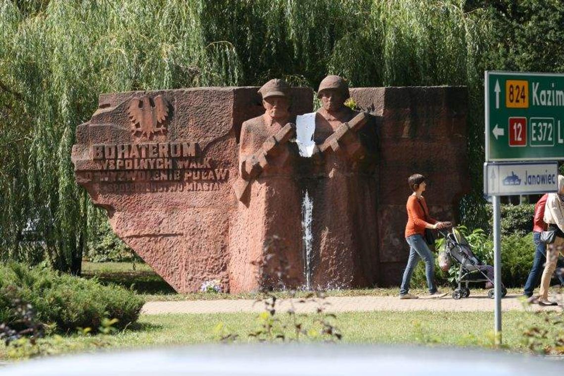 Sowieckie pomniki trzymają się mocno