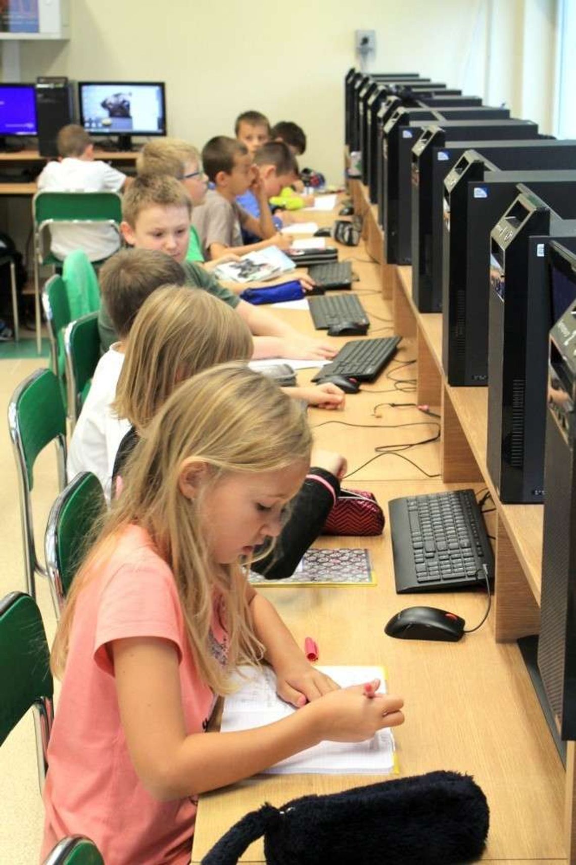 SP nr 10 w Puławach: Wyjątkowo ciekawe lekcje informatyki SP nr 10 w Puławach: Wyjątkowo ciekawe lekcje informatyki