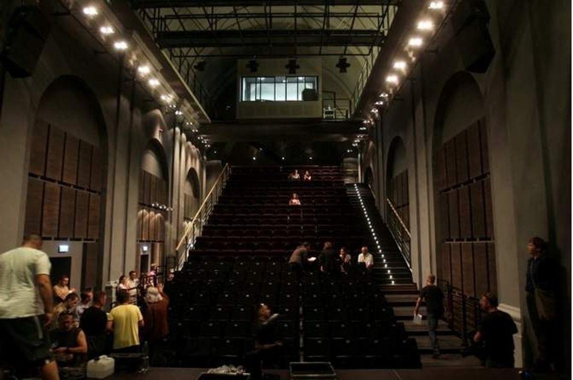 Spacer po odnowionym Centrum Kultury (ZDJĘCIA) Spacer po odnowionym Centrum Kultury (ZDJĘCIA)