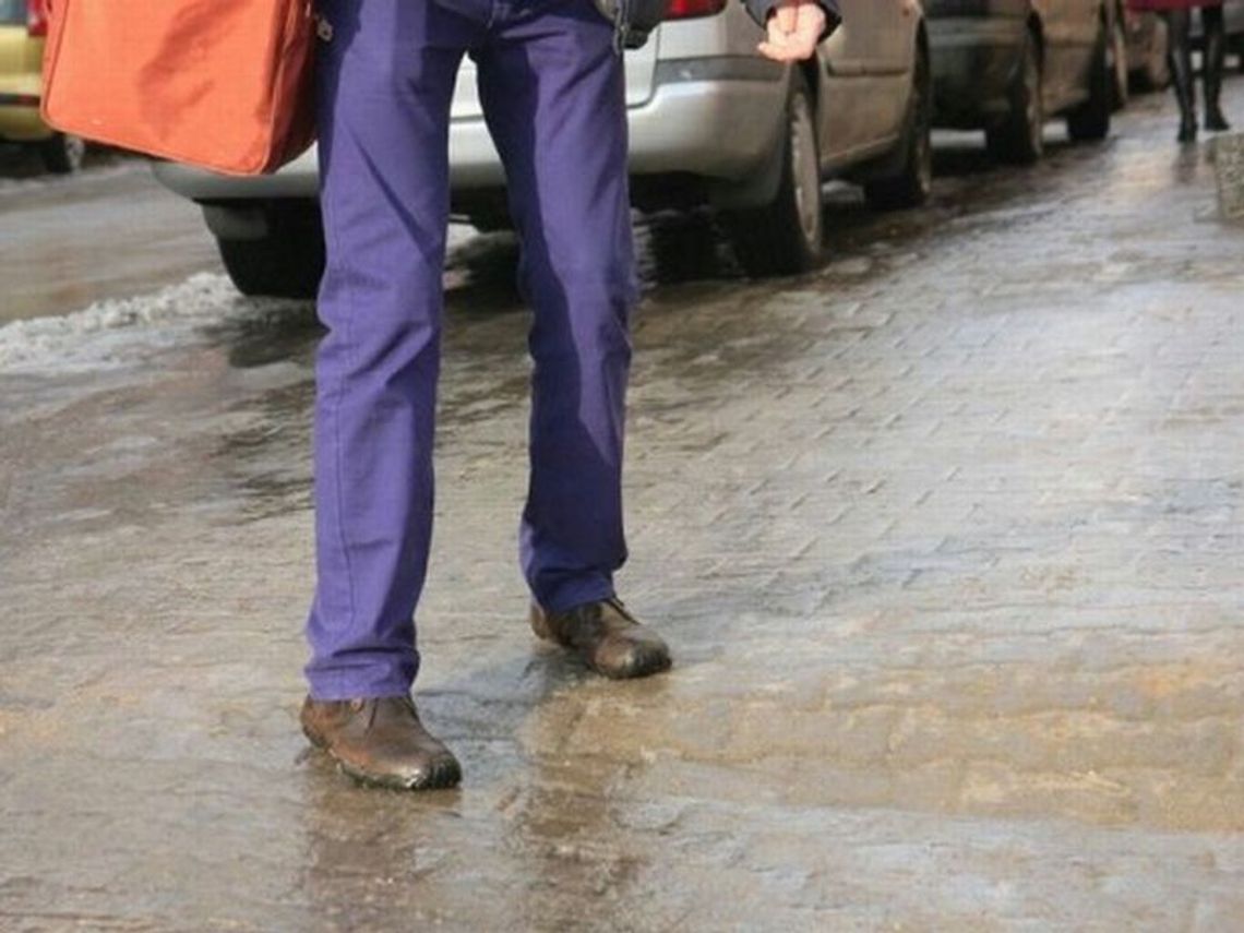 Spada temperatura powietrza: Uwaga na śliskie drogi