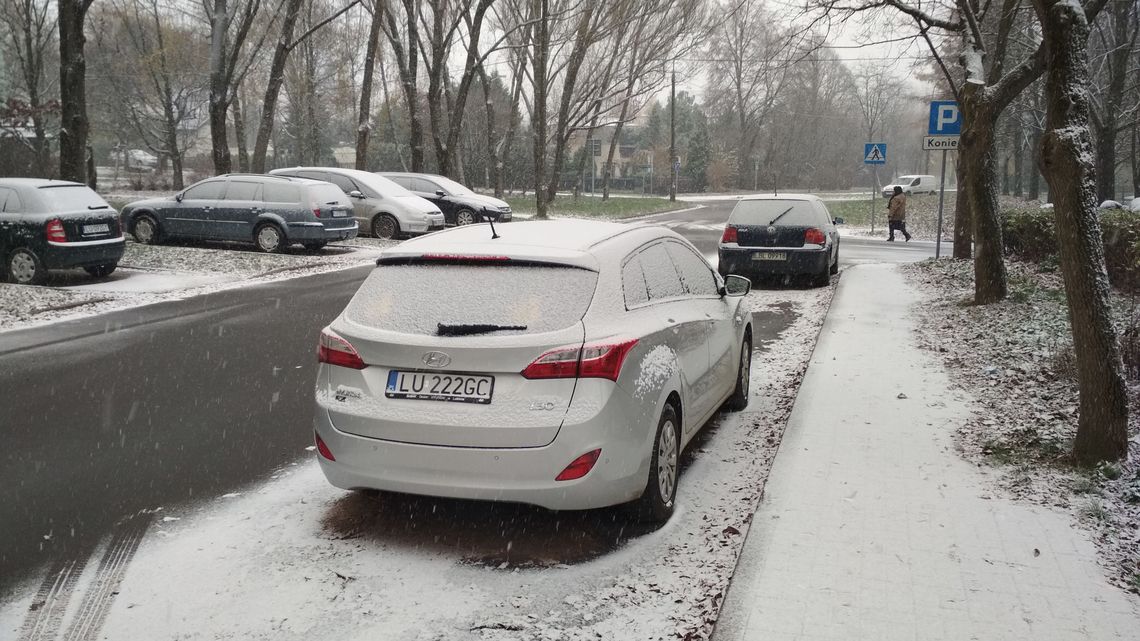 Spadł pierwszy śnieg. Solarki wyjechały na ulice Lublina [zdjęcia]