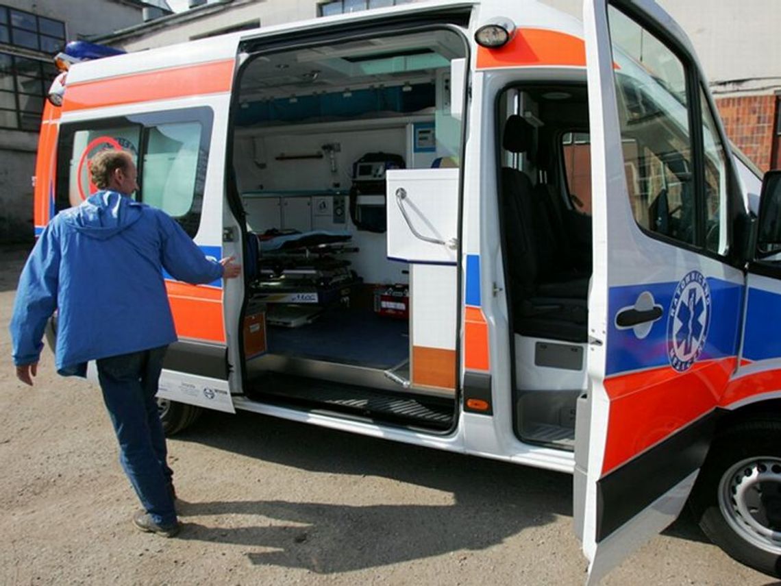 Spadł z drabiny przy wycince drzew Spadł z drabiny przy wycince drzew