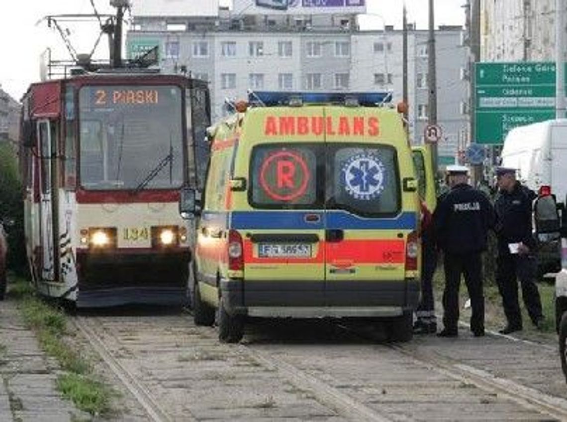 Spał w krzakach, potrącił go tramwaj (zdjęcia)