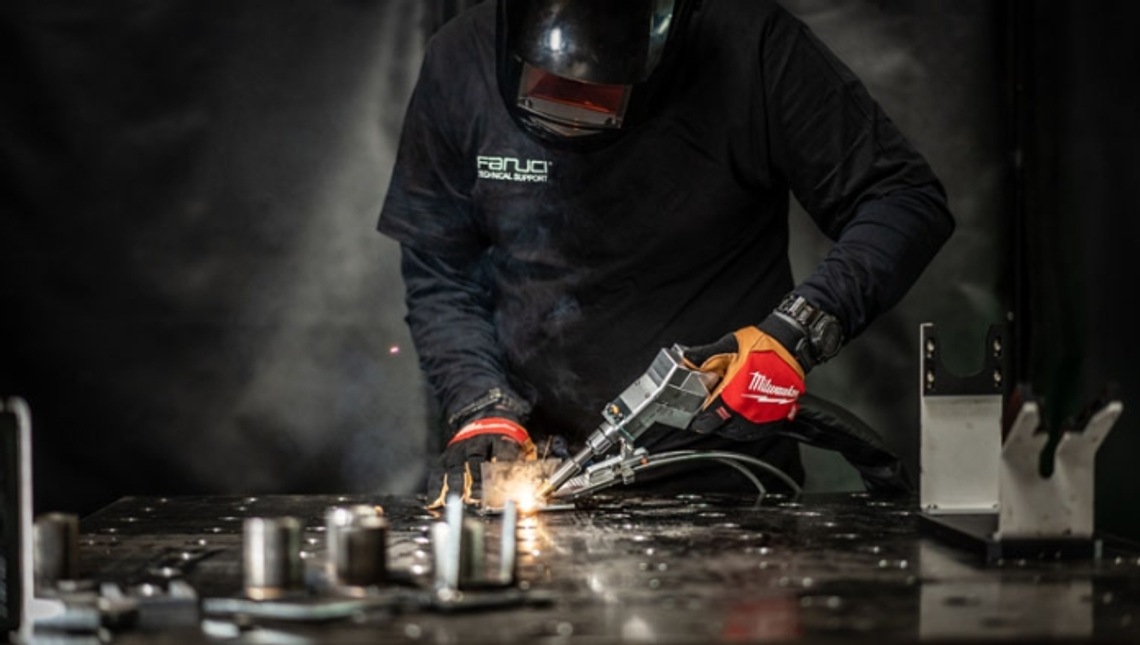 Spawanie nowej generacji – dlaczego przemysł coraz częściej wybiera technologię fibrową?