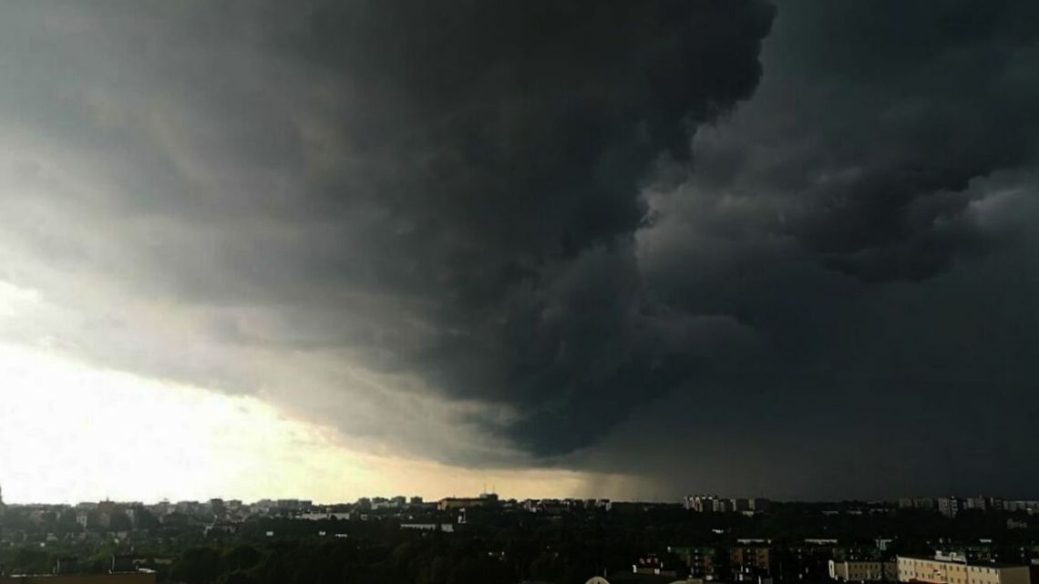 Specjaliści alarmują: Uwaga na silny wiatr w Lubelskiem. W tych powiatach powieje najbardziej Specjaliści alarmują: Uwaga na silny wiatr w Lubelskiem. W tych powiatach powieje najbardziej