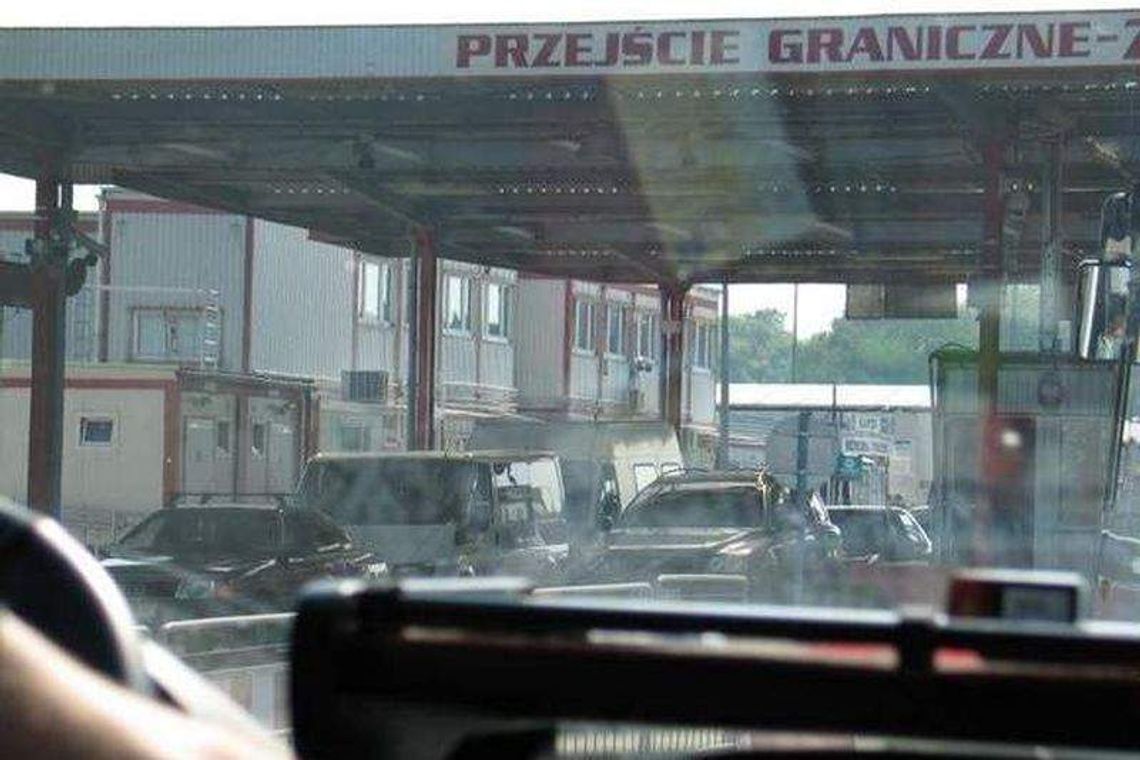 Spędzili osiem godzin na granicy. Przez psy. "9 lat jeżdżę i nie było problemu"