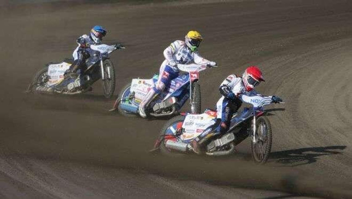 Speed Car Motor juniorami stoi