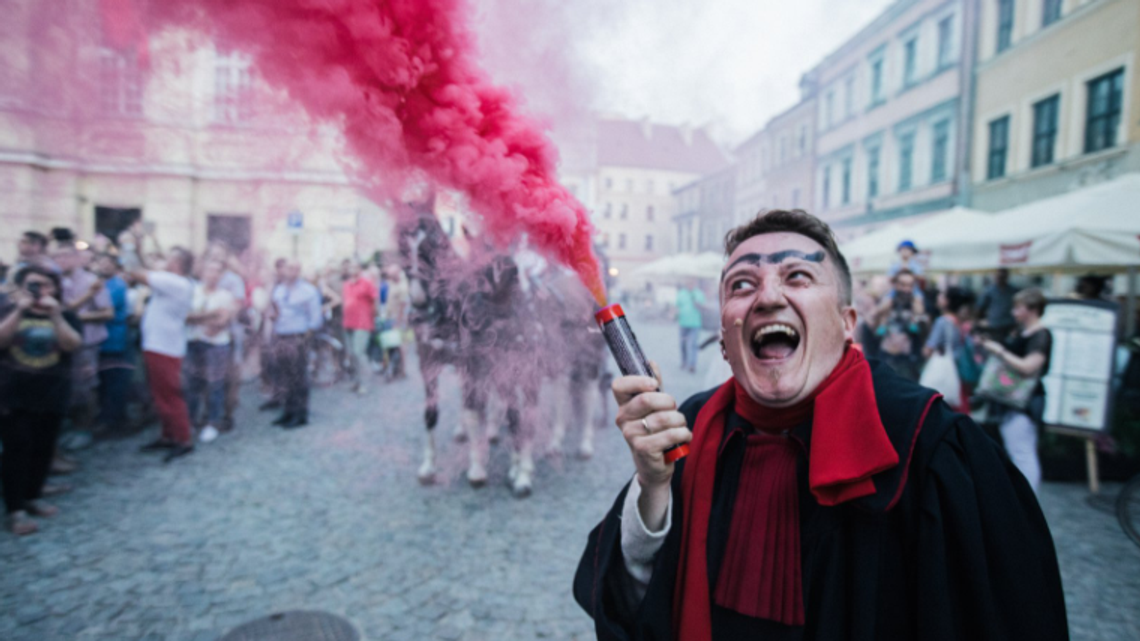 Spektakl "Legenda o Czarciej Łapie" na Placu Litewskim