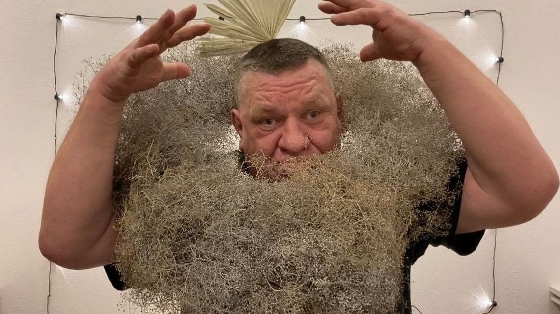 Spektakl online dla dzieci "Brzydkie robaczątko"