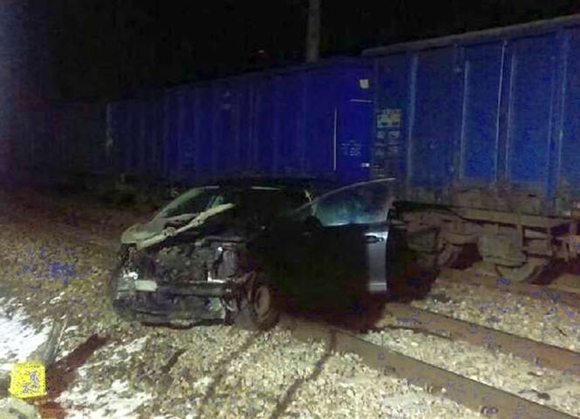 Śpieszył się do pracy, wjechał w pociąg [zdjęcia]