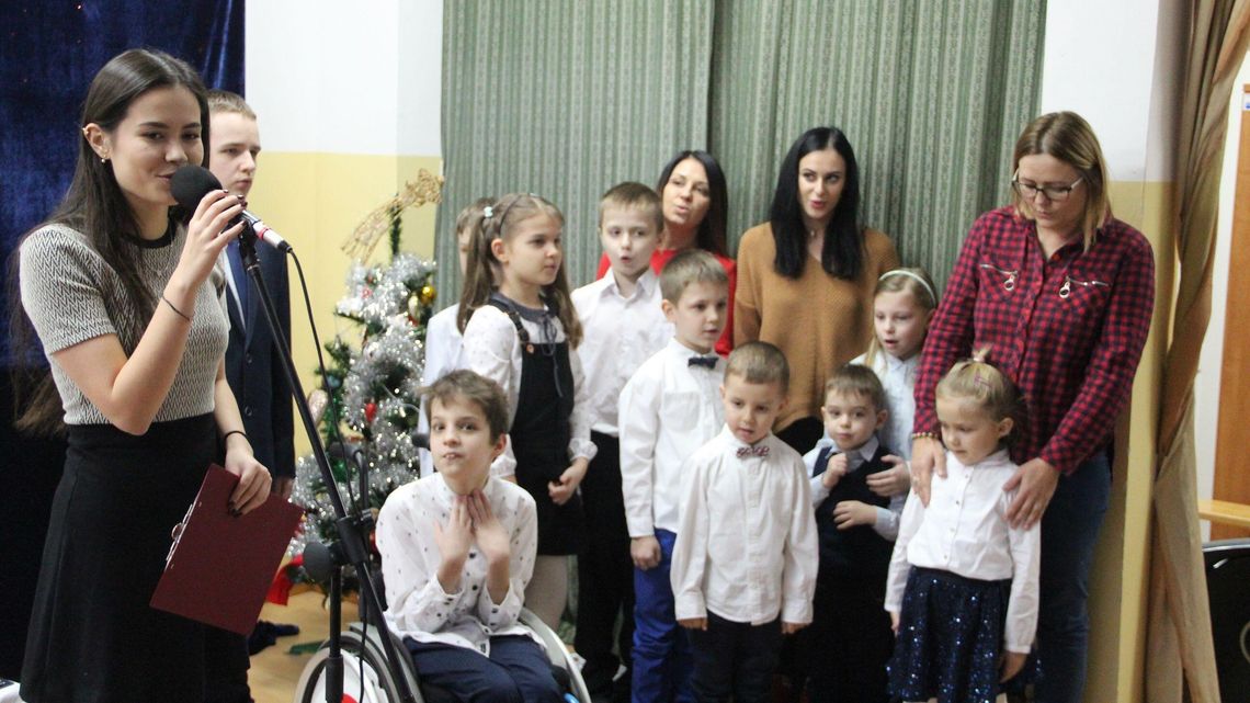 Śpiewają kolędy i zbierają na budowę Centrum Pomocy Osobom z Autyzmem