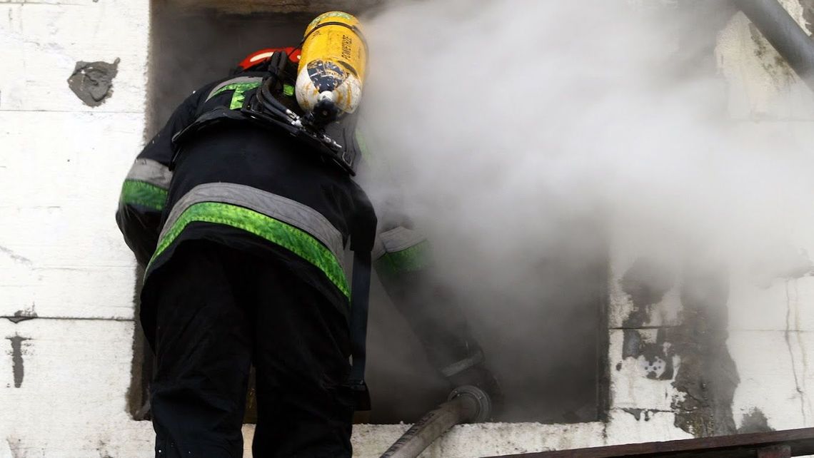 Spłonął im dom. Rodzina z Cholewianki potrzebuje pomocy Spłonął im dom. Rodzina z Cholewianki potrzebuje pomocy