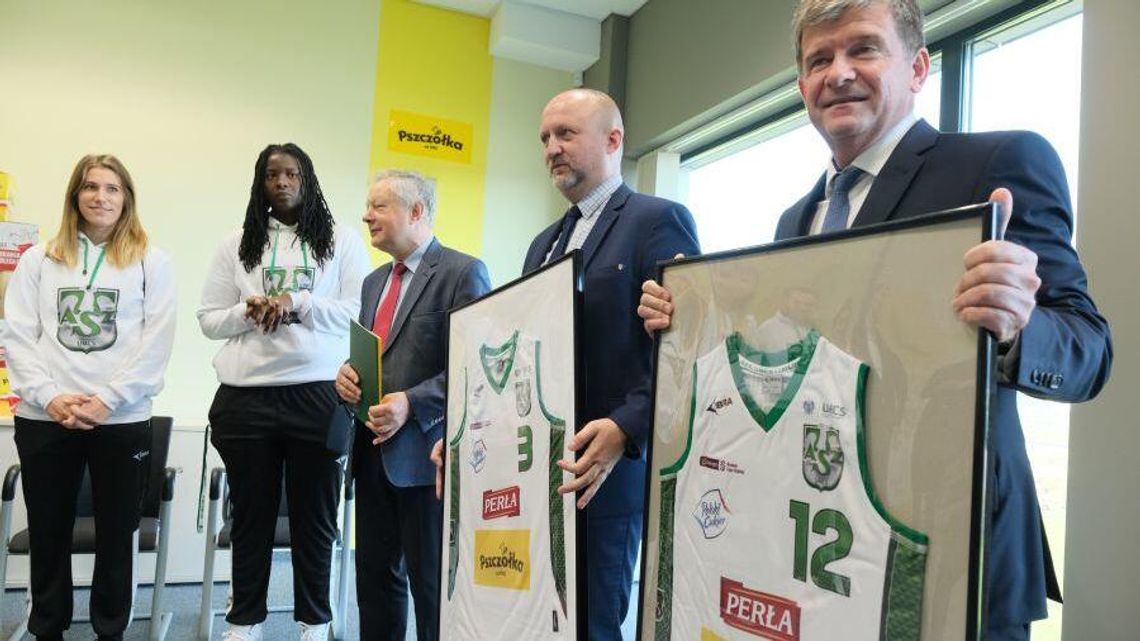 Sponosorzy zostają z koszykarkami AZS UMCS, będzie nowa hala? Sponosorzy zostają z koszykarkami AZS UMCS, będzie nowa hala?