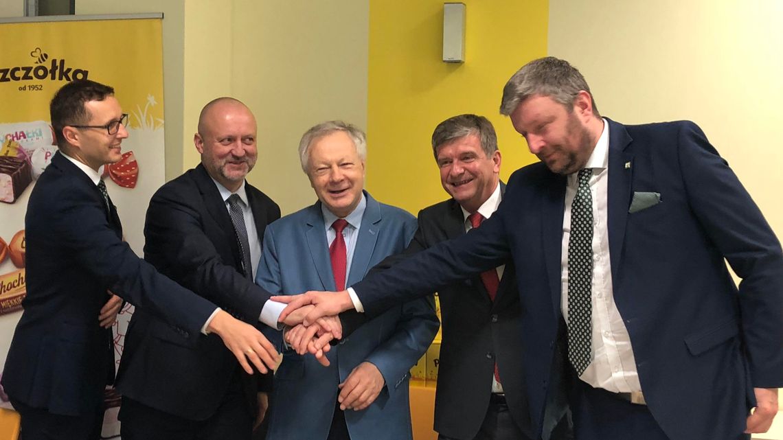 Sponsorzy tytularni zostają z lubelskimi koszykarkami na kolejny rok Sponsorzy tytularni zostają z lubelskimi koszykarkami na kolejny rok