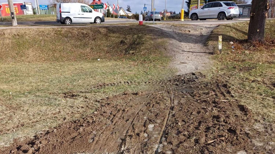 Spór o niedokończony chodnik. Opozycja mówi o "niedoróbce" 