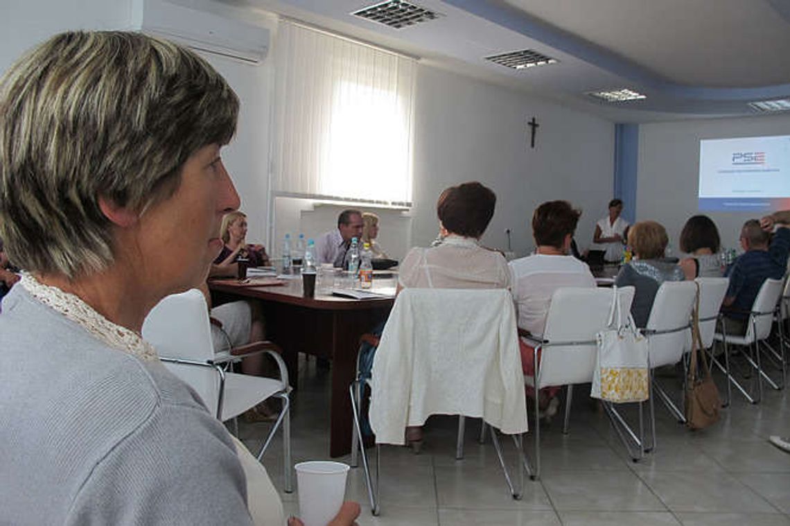 Spór pod prądem. Mieszkańcy nie chcą słupów koło swoich domów