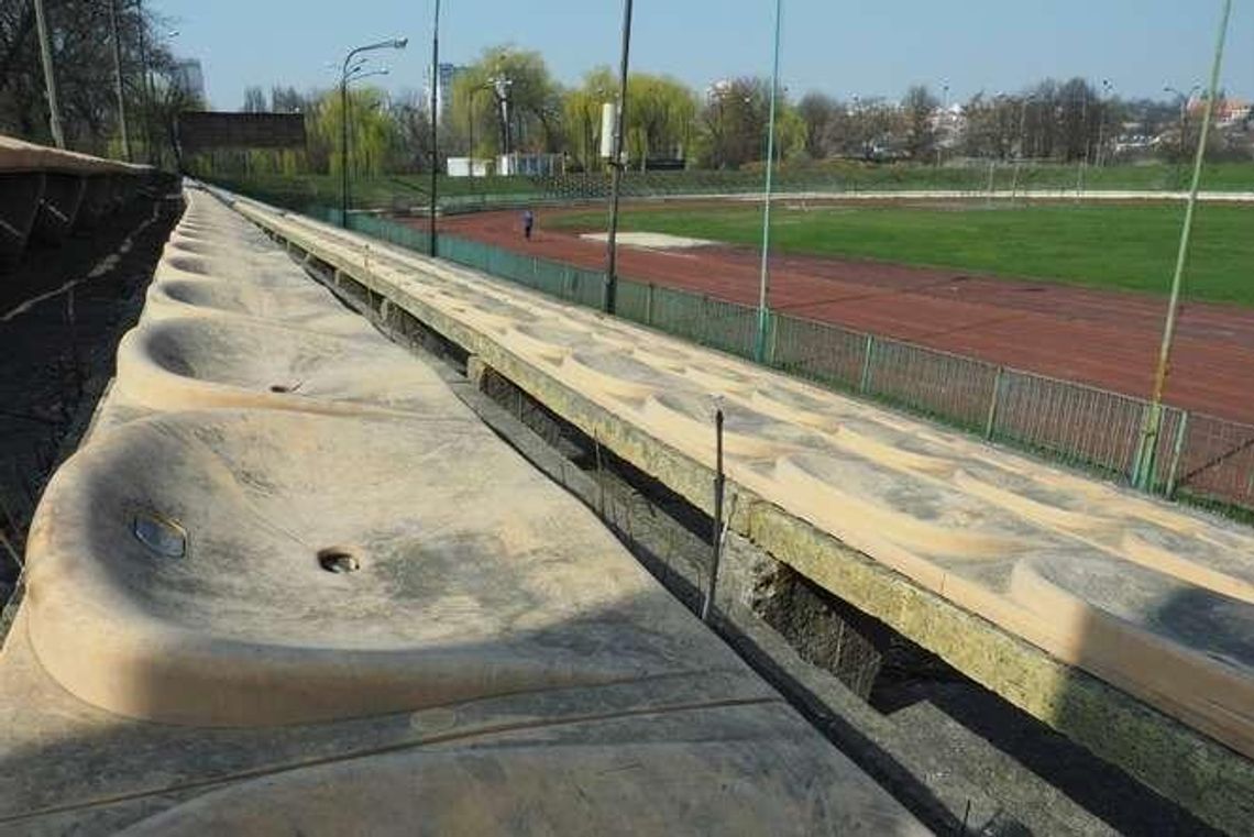 Spór stadionowy trafił do stolicy. 10 mln zł dotacji może przepaść Spór stadionowy trafił do stolicy. 10 mln zł dotacji może przepaść