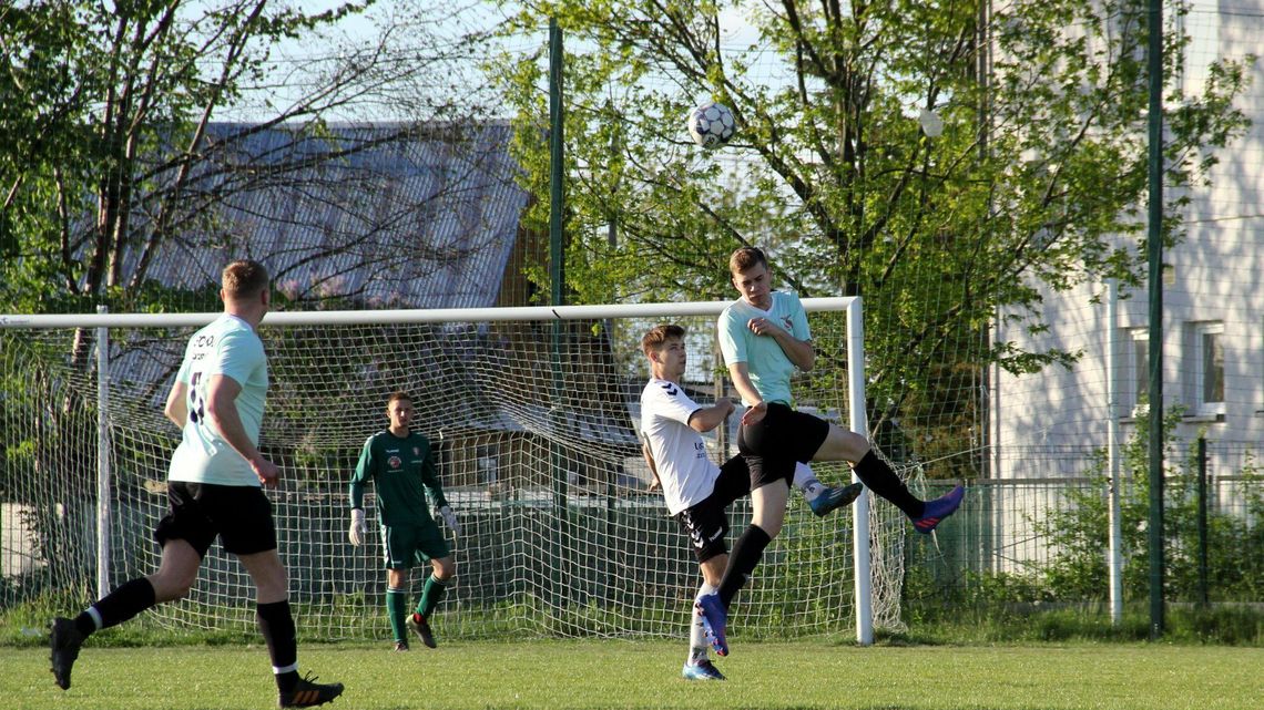 Sporo emocji na boisku w Adamowie. Grała Keeza bialska klasa okręgowa Sporo emocji na boisku w Adamowie. Grała Keeza bialska klasa okręgowa