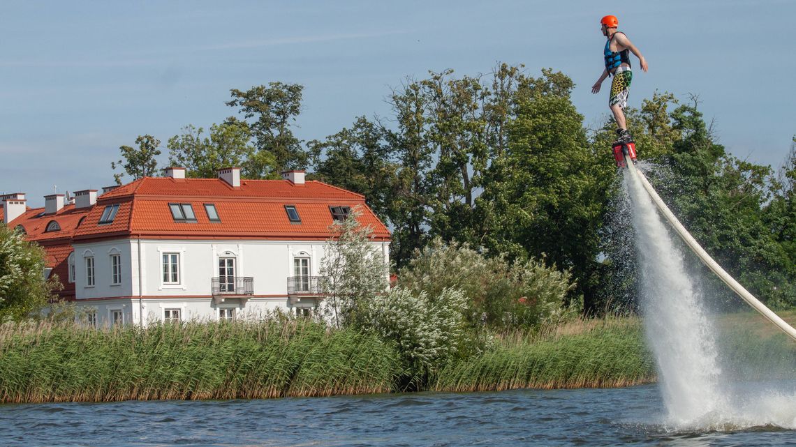 Sportowe Inspiracje: Flyboard czyli sztuka unoszenia się nad wodą [wideo]