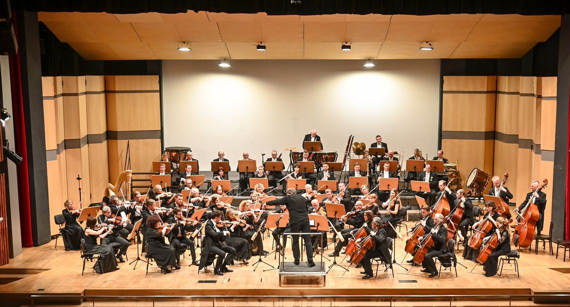 Sportowo i symfonicznie. Puławy zapraszają na Święto Niepodległości orkiestra_symfoniczna