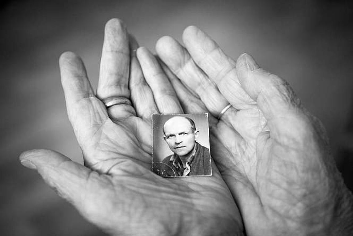 "Spotkania z wdowami" i "Tata". Wystawy Magdaleny Wdowicz-Wierzbowskiej